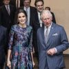 La reine Letizia d'Espagne (robe Carolina Herrera) inaugurait le 13 mars 2019 avec le prince Charles l'exposition "Sorolla: Spanish Master of Light" à la National Gallery à Londres.