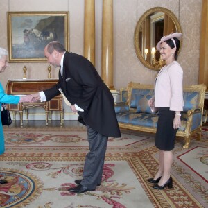 La reine Elizabeth II d'Angleterre en audience au palais de Buckingham à Londres le 13 mars 2019.