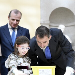 Le roi Felipe VI d'Espagne recevait le 11 mars 2019 au palais du Pardo à Madrid les lauréats du 37e concours scolaire "Qu'est-ce qu'un roi pour toi ?".