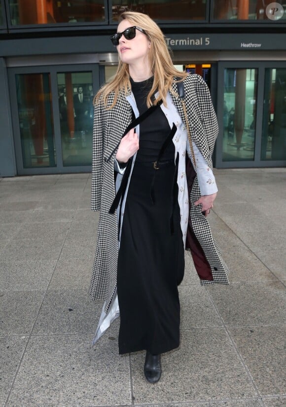 Amber Heard arrive à l'aéroport Heathrow de Londres, Royaume Uni, le 6 mars 2019.