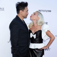 Lady Gaga : Sublime remettante d'award devant Adriana Lima