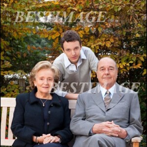 Exclusif - Prix Special - no web - Accord préalable du photographe - Rendez-vous avec Jacques Chirac en famille au Pavillon Gabriel - --EXCLUSIF-- JACQUES, BERNADETTE CHIRAC & LEUR PETIT FILS MARTIN CHIRAC - MICHEL DRUCKER RASSEMBLE LA FAMILLE CHIRAC AU PAVILLON GABRIEL DANS LE CADRE DE L'EMISSION ' VIVEMENT DIMANCHE ' OU L'ANCIEN CHEF DE L'ETAT EST INVITE EN EXCLUSIVITE. L'EMISSION SERA DIFFUSEE LE 29 NOVEMBRE 2009 ( JOUR DE L'ANNIVERSAIRE DE JACQUES CHIRAC ) . - PARIS LE 11 NOVEMBRE 2009 © Guillaume Gaffiot / Bestimage  Exclusive - no web - Photographer approval required - For Germany call for price Shooting photo with Jacques Chirac and family Paris 11/11/200911/11/2009 - Paris