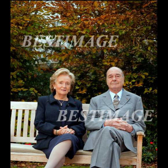 Exclusif - Prix Special - no web - Accord préalable du photographe - Rendez-vous avec Jacques Chirac en famille au Pavillon Gabriel - --EXCLUSIF-- JACQUES & BERNADETTE CHIRAC - MICHEL DRUCKER RASSEMBLE LA FAMILLE CHIRAC AU PAVILLON GABRIEL DANS LE CADRE DE L'EMISSION ' VIVEMENT DIMANCHE ' OU L'ANCIEN CHEF DE L'ETAT EST INVITE EN EXCLUSIVITE. L'EMISSION SERA DIFFUSEE LE 29 NOVEMBRE 2009 ( JOUR DE L'ANNIVERSAIRE DE JACQUES CHIRAC ) . - PARIS LE 11 NOVEMBRE 2009 © Guillaume Gaffiot / Bestimage  Exclusive - no web - Photographer approval required - For Germany call for price Shooting photo with Jacques Chirac and family Paris 11/11/200911/11/2009 - Paris