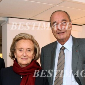 Exclusif - Prix Special - no web - Accord préalable du photographe - Rendez-vous avec Jacques Chirac en famille au Pavillon Gabriel - --EXCLUSIF-- MICHEL DRUCKER, BERNADETTE & JACQUES CHIRAC - L'EX PRESIDENT JACQUES CHIRAC ETE RECU EN EXCLUSIVITE PAR MICHEL DRUCKER SUR LE PLATEAU DE ' VIVEMENT DIMANCHE ' A L'OCCASION DE LA SORTIE DE SON MEMOIRE ', A CETTE OCCASION MICHEL DRUCKER LUI A FAIT LA SURPRISE DE LUI SOUHAITER SON 77 EME ANNIVERSAIRE EN LUI OFFRANT UN PETIT BICHON AVEC LA COMPLICITE DE BERNADETTE CHIRAC. - PARIS LE 11 NOVEMBRE 2009 © Guillaume Gaffiot / Bestimage  Exclusive - no web - Photographer approval required - For Germany call for price Shooting photo with Jacques Chirac and family Paris 11/11/200925/11/2009 - Paris