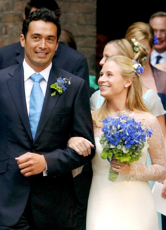 Lady Davina et son mari Gary Lewis lors de leur mariage en 2004 à Kensington.