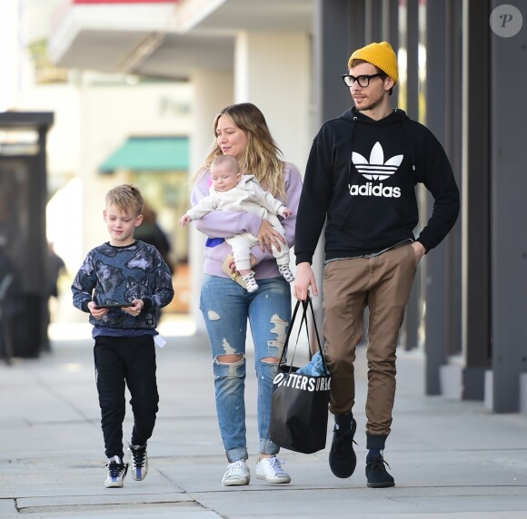 Exclusif - Hilary Duff avec son fils Luca, son compagnon Matthew Koma et leur fille Banks font du shopping à Studio City le 16 février 2019