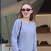 Exclusif - Lily-Rose Depp fait du shopping avec une amie à West Hollywood le 26 janvier 2019.