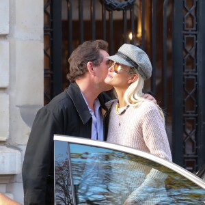 Laeticia Hallyday sort d'un rendez-vous chez son avocat A.Amir-Aslani avec Sébastien Farran à Paris le 17 octobre 2018.