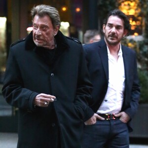 Exclusif - Laeticia Hallyday, son mari Johnny Hallyday, et leurs amis vont dîner au restaurant chic Boom Boom à l'occasion de l'anniversaire de Laeticia qui fête ses 40 ans à New York, le 19 mars 2015.