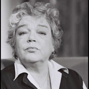 SIMONE SIGNORET SUR LE PLATEAU DE L'EMISSION "RENDEZ VOUS DU DIMANCHE" EN 1980 14/04/1980 -