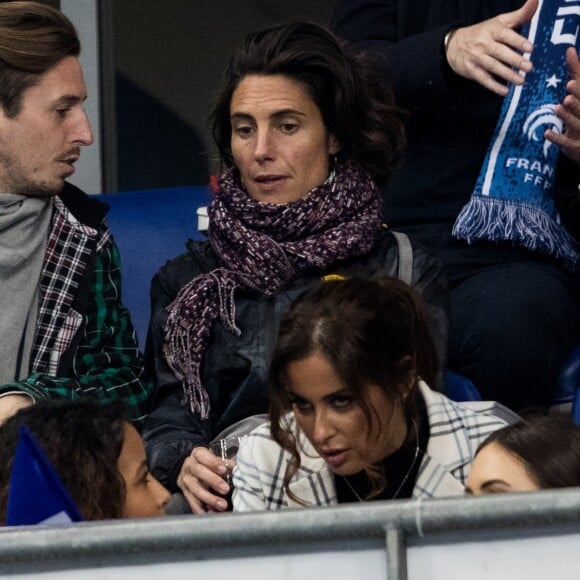 Alessandra Sublet et un ami, Flora Coquerel (Miss France 2014), Malika Menard (Miss France 2010) - People assistent au match des éliminatoires de l'Euro 2020 entre la France et l'Islande au Stade de France à Saint-Denis le 25 mars 2019. La france a remporté le match sur le score de 4-0.