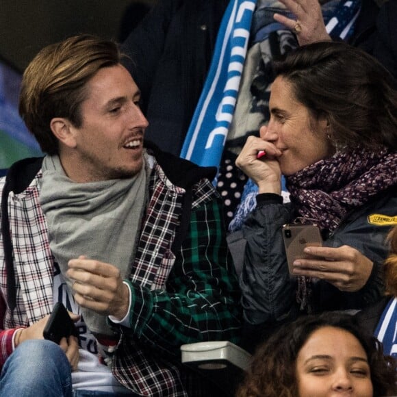 Alessandra Sublet et un ami, Maëva Coucke (Miss France 2018), Flora Coquerel (Miss France 2014) - People assistent au match des éliminatoires de l'Euro 2020 entre la France et l'Islande au Stade de France à Saint-Denis le 25 mars 2019.