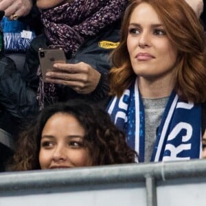 Alessandra Sublet et un ami, Maëva Coucke (Miss France 2018), Flora Coquerel (Miss France 2014) - People assistent au match des éliminatoires de l'Euro 2020 entre la France et l'Islande au Stade de France à Saint-Denis le 25 mars 2019. La france a remporté le match sur le score de 4-0.