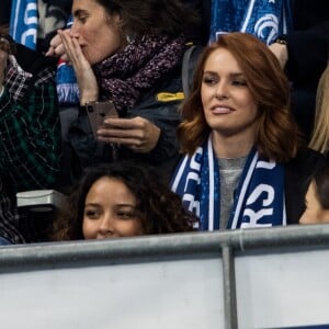 Alessandra Sublet et un ami, Maëva Coucke (Miss France 2018), Flora Coquerel (Miss France 2014) - People assistent au match des éliminatoires de l'Euro 2020 entre la France et l'Islande au Stade de France à Saint-Denis le 25 mars 2019. La france a remporté le match sur le score de 4-0.