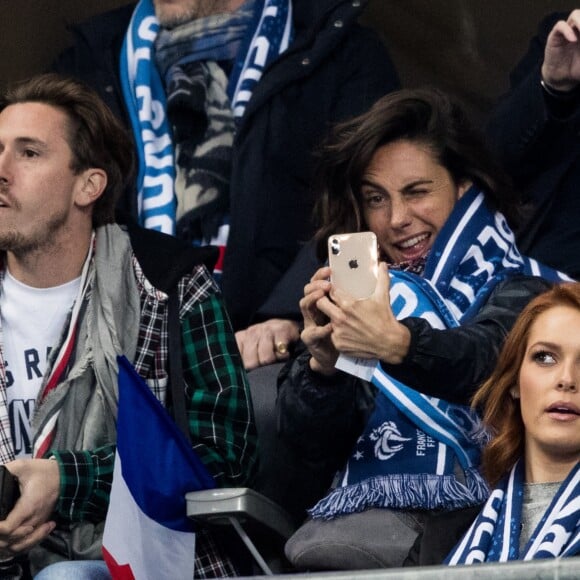 Alessandra Sublet et un ami, Maëva Coucke (Miss France 2018) - People assistent au match des éliminatoires de l'Euro 2020 entre la France et l'Islande au Stade de France à Saint-Denis le 25 mars 2019. La france a remporté le match sur le score de 4-0.