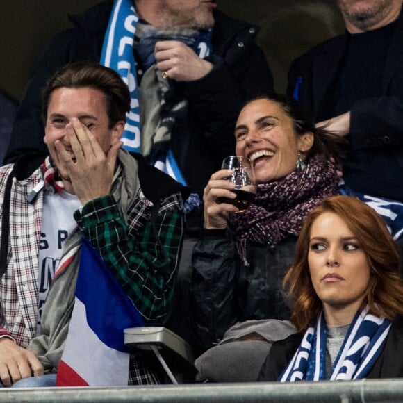 Alessandra Sublet et un ami, Maëva Coucke (Miss France 2018) - People assistent au match des éliminatoires de l'Euro 2020 entre la France et l'Islande au Stade de France à Saint-Denis le 25 mars 2019. La france a remporté le match sur le score de 4-0.