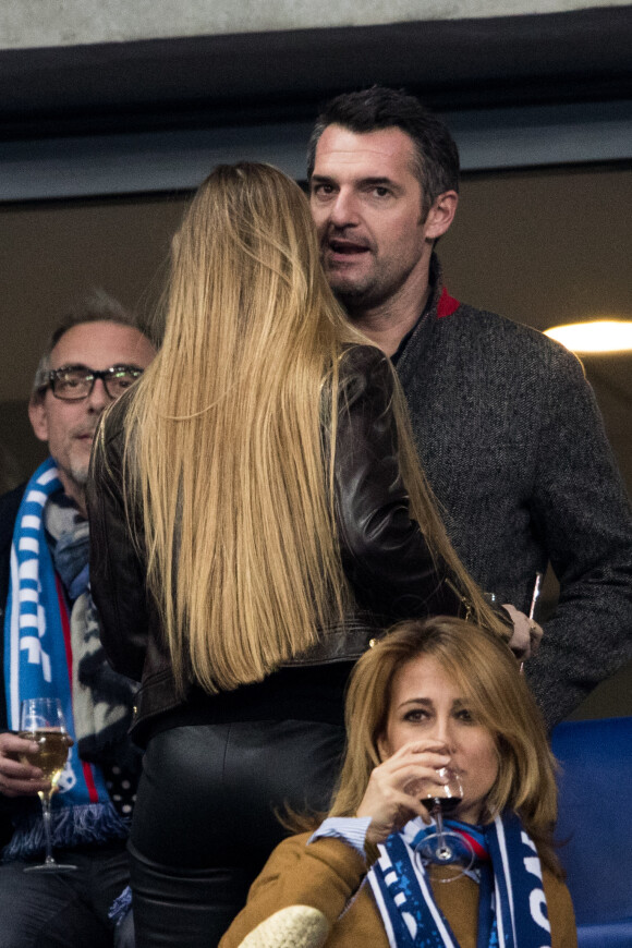 Arnaud Ducret et sa compagne Claire Francisci - People assistent au match des éliminatoires de l'Euro 2020 entre la France et l'Islande au Stade de France à Saint-Denis le 25 mars 2019. La france a remporté le match sur le score de 4-0.