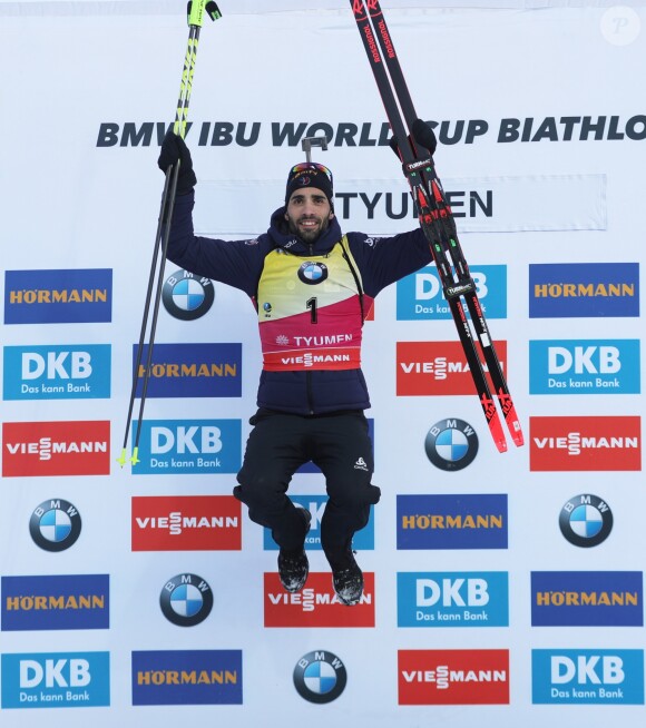 Martin Fourcade remporte le Petit Globe de la poursuite de Tyumen lors de la Coupe du Monde de biathlon. Le 24 mars 2018.