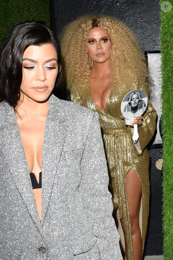 Khloe Kardashian et sa soeur Kourtney Kardashian à l'anniversaire de Diana Ross (75 ans) au club Warwick à Hollywood, Los Angeles, le 26 mars 2019.
