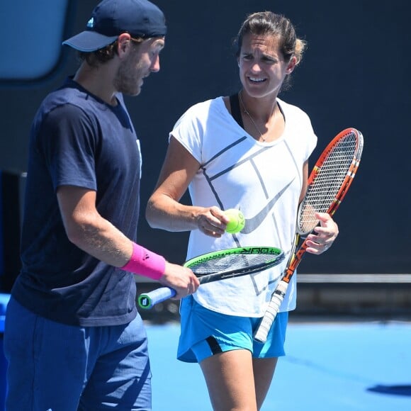 Amélie Mauresmo à l'entraînement avec Lucas Pouille, à Melbourne, le 24 janvier 2019.