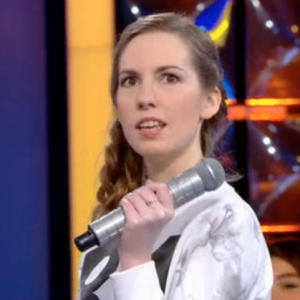 Nagui et Marc Lavoine piègent une candidate dans "N'oubliez pas les paroles", le 1er avril 2019. Ici Coralie.