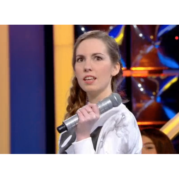 Nagui et Marc Lavoine piègent une candidate dans "N'oubliez pas les paroles", le 1er avril 2019. Ici Coralie.