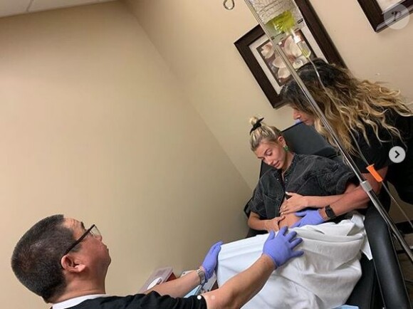 Hailey Bieber passe une échographie. Le 1er avril 2019.