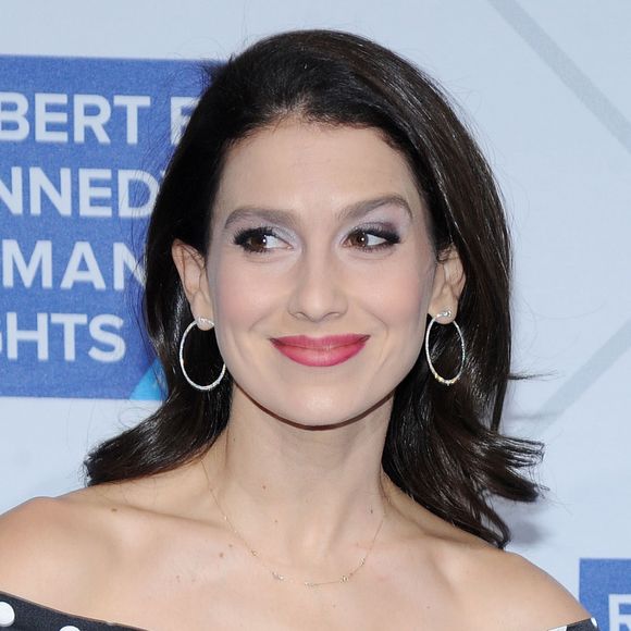 Hilaria Baldwin lors du photocall de la soirée Kennedy Human Rights à New York le 12 décembre 2018.