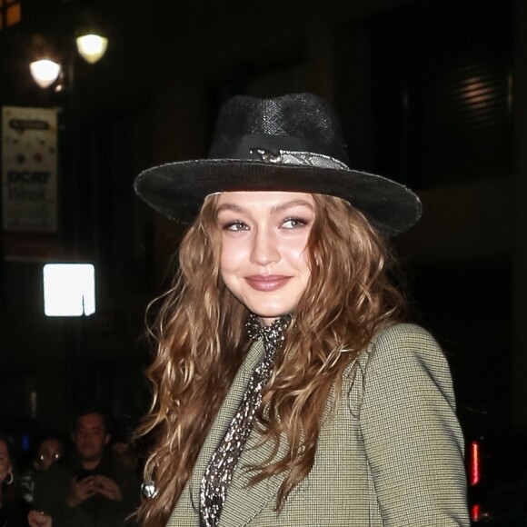 Bella Hadid et Gigi Hadid arrivent à la soirée de mariage de M. Jacobs et C. Defrancesco à New York, le 6 avril 2019.