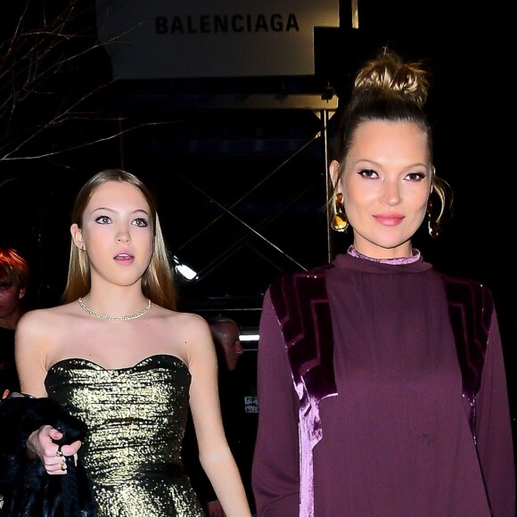 Kate Moss et sa fille Lila Grace arrivent à la soirée de mariage de M. Jacobs et C. Defrancesco à New York, le 6 avril 2019. Kate Moss and her daughter Lila look striking as they head to Marc Jacobs and Char Defrancesco's wedding in NYC, on April 6, 2019.06/04/2019 - New York