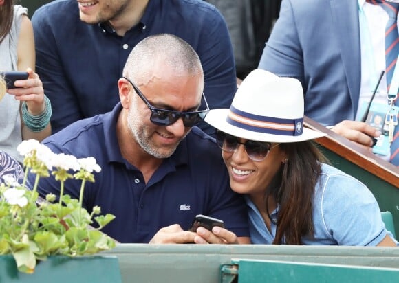 Amel Bent et son mari Patrick Antonelli dans les tribunes des internationaux de tennis de Roland Garros à Paris, France, le 3 juin 2018. © Dominique Jacovides - Cyril Moreau/Bestimage