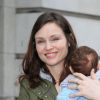 Sophie Ellis-Bextor avec son bébé Mickey et son mari Richard Jones à la sortie de BBC Radio Two le 9 avril 2019, à Londres.