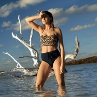 Laetitia Casta : Craquante en bikini, l'égérie d'Etam prépare les vacances !