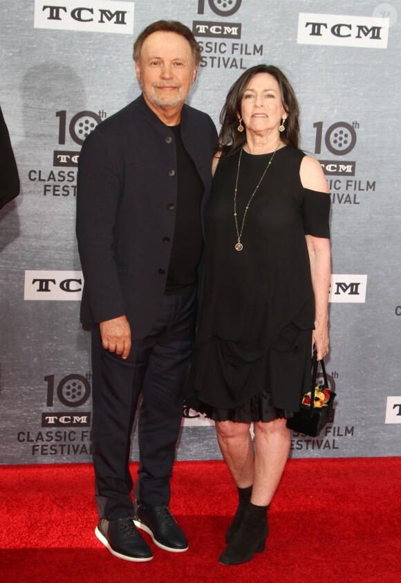 Billy Crystal, Janice Crystal au photocall de la projection spéciale pour les 30 ans du film "Quand Harry rencontre Sally" lors du 10ème festival TCM Classic Film à Los Angeles, le 11 avril 2019.