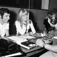 L'animateur Hubert Wayaffe, Sylvie Vartan et le chanteur Carlos lors de l'émission de radio "Salut les copains" sur Europe 1. 1968.