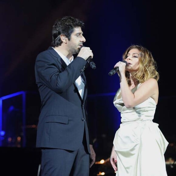 Patrick Fiori et Julie Zenatti pour le retour de Notre-Dame de Paris, à Paris Bercy, le 16 décembre 2011.