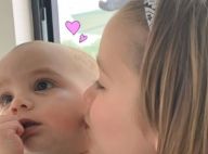 Eva Longoria s'amuse avec Victoria Beckham pendant qu'Harper câline Santiago