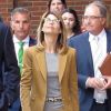 Felicity Huffman et Lori Loughlin sont arrivées en cour fédérale à Boston mercredi pour faire face aux accusations relatives à la plus grande arnaque de l'histoire des universités. Boston, le 3 avril 2019.