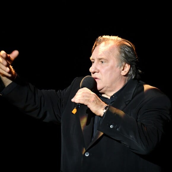 Exclusif - Gérard Depardieu chante "Barbara" sur la scène du palais des congrès Atlantia en pré-ouverture du 5ème festival du cinéma et musique de film de la Baule le 4 novembre 2018.  © José Texeira/Bestimage