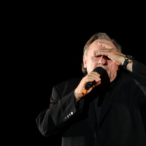 Exclusif - Gérard Depardieu chante "Barbara" sur la scène du palais des congrès Atlantia en pré-ouverture du 5ème festival du cinéma et musique de film de la Baule le 4 novembre 2018.  © José Texeira/Bestimage