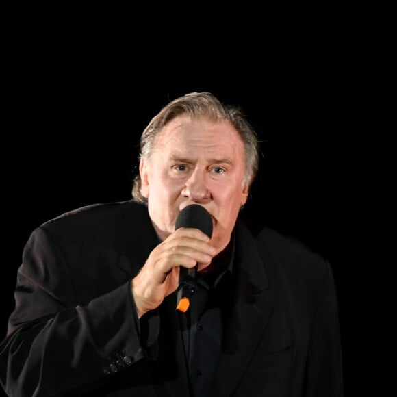 Exclusif - Gérard Depardieu chante "Barbara" sur la scène du palais des congrès Atlantia en pré-ouverture du 5ème festival du cinéma et musique de film de la Baule le 4 novembre 2018.  © José Texeira/Bestimage