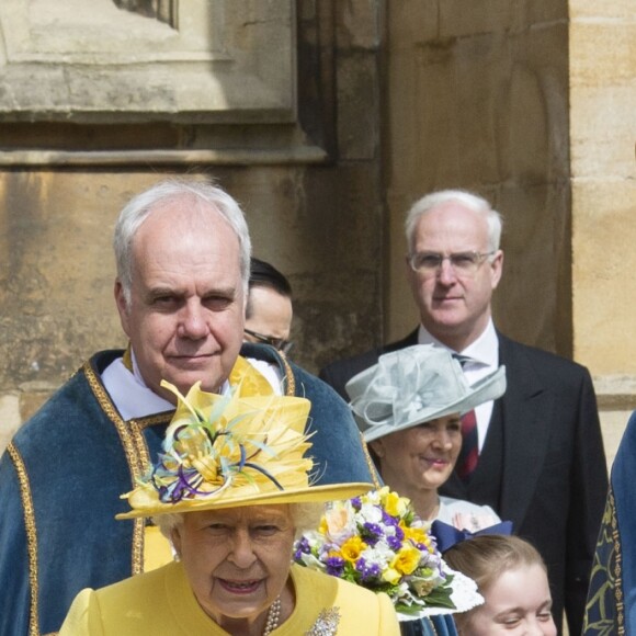 La reine Elizabeth II, accompagnée par la princesse Eugenie d'York, honorait la tradition du Royal Maundy en la chapelle St George au château de Windsor le 18 avril 2019. La souveraine y a remis des bourses contenant des pièces de monnaie à 93 bénéficiaires, soit autant que son âge (93 ans au 21 avril 2019).