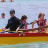 Exclusif - Hugh Jackman et sa femme Deborra-Lee Furness fête leur 23 ans de mariage entre amis à Waikiki dans le quartier de Honolulu à Hawaï. Le groupe a fait du canoë et une balade en catamaran au large de l'île. Le 14 avril 2019.