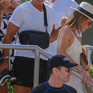 Exclusif - Hugh Jackman et sa femme Deborra-Lee Furness fête leur 23 ans de mariage entre amis à Waikiki dans le quartier de Honolulu à Hawaï. Le groupe a fait du canoë et une balade en catamaran au large de l'île. Le 14 avril 2019.