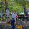 Exclusif - Hugh Jackman et sa femme Deborra-Lee Furness fête leur 23 ans de mariage entre amis à Waikiki dans le quartier de Honolulu à Hawaï. Le groupe a fait du canoë et une balade en catamaran au large de l'île. Le 14 avril 2019.