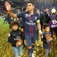 Thiago Silva et ses enfants - Le PSG (Paris-Saint-Germain) remporte la finale de la Coupe de la Ligue 2017 (4-1) face à l'ASM (Association Sportive de Monaco) au Parc OL à Lyon, le 1er avril 2017. © Cyril Moreau/Bestimage