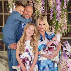 Jessica Simpson est la femme d'Eric Johnson. Ensemble ils ont trois enfants : Ace Knute (5 ans), Maxwell Drew (6 ans) et Birdie Mae née le 19 mars 2019.