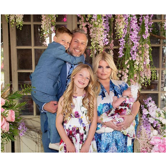 Jessica Simpson est la femme d'Eric Johnson. Ensemble ils ont trois enfants : Ace Knute (5 ans), Maxwell Drew (6 ans) et Birdie Mae née le 19 mars 2019.