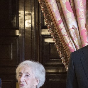 La reine Letizia et le roi Felipe VI d'Espagne ont reçu le 24 avril 2019 au palais royal à Madrid la poétesse uruguayenne Ida Vitale, récompensée la veille par le Prix Miguel de Cervantes, pour un déjeuner en son honneur.