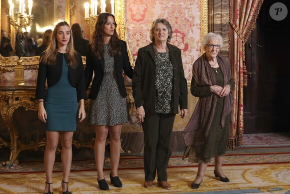 <p>Ida Vitale accompagnée de sa fille et ses petites-filles le 24 avril 2019 au palais royal à Madrid lors du déjeuner donné en son honneur par le roi Felipe VI et la reine Letizia d'Espagne au lendemain de la remise du Prix Miguel de Cervantes.</p>